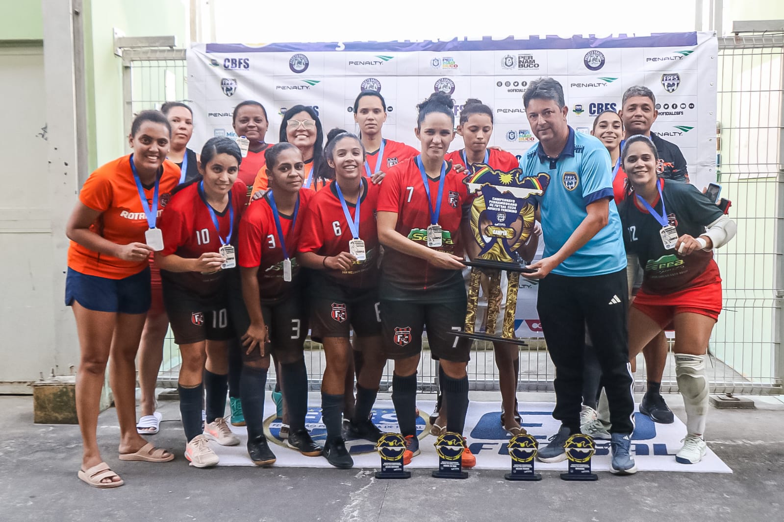 Serra Talhada faz história e conquista o Pernambucano de Futsal Feminino 2024